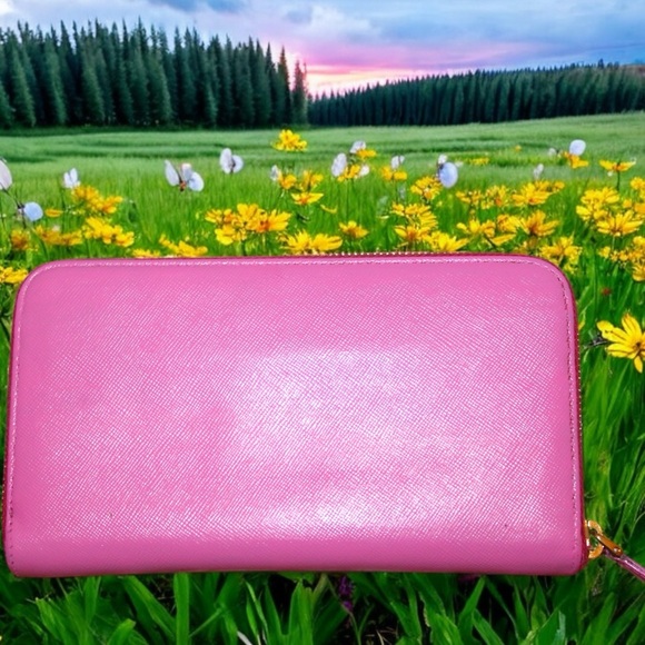 Prada Milano Saffiano Fiocco Leather Zip
Around Continental Bow Wallet - Picture 2 of 12